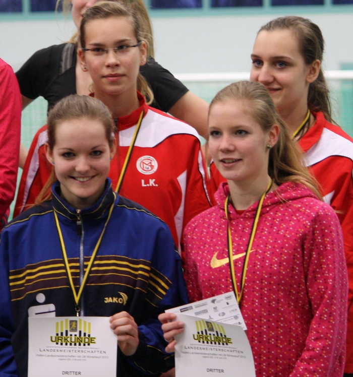 4 x 200m Staffel mit Theresa Sachse, Nele Tegener, Luisa Killinger und Ann-Catrin Schweitzer (v. l.)