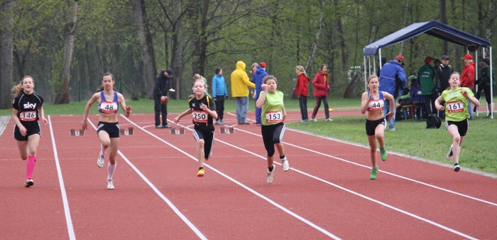 Im Finale über 75m der AK 13 liefen mit Jennifer Plock (48) und Julia Kellner (44) gleich zwei HSC Athletinnen. Jennifer gewann in 10,84 sec. sicher.
