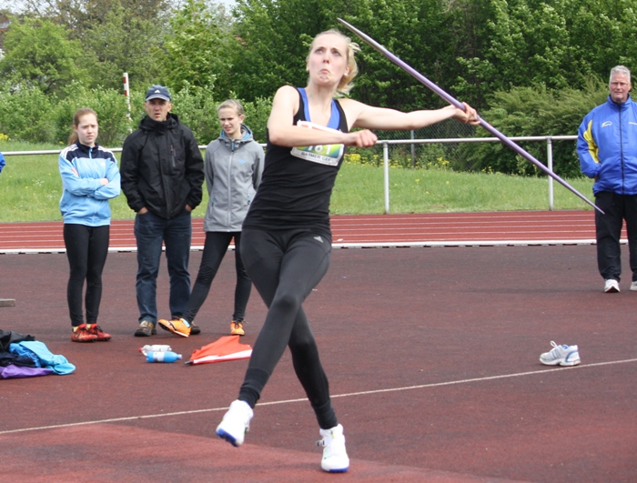 Lisa Thielecke gewann nicht nur den Speerwurf, sie war auch beim Weitsprung und über 200m der U 20 in guten 27,32 sec. erfolgreich.