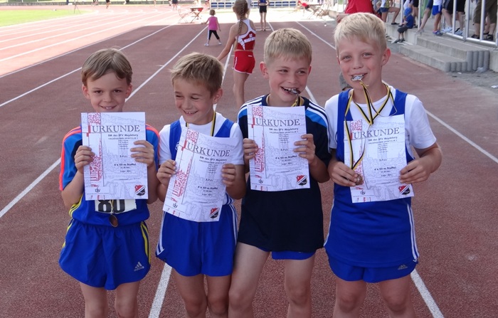 Die Jungs der erfolgreichen Staffel des HSC, die über 4 x 50m Bronze gewannen. Von links: Leon Bahro, Paul Neumann, Niklas Franke und Tim Reinhard